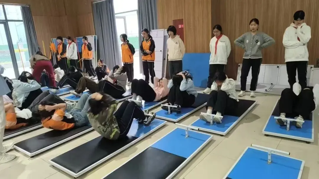 中考模拟战鼓响,体质测试号角鸣——上虞外国语学校九年级体育模拟与八年级体质健康测试侧记 第6张