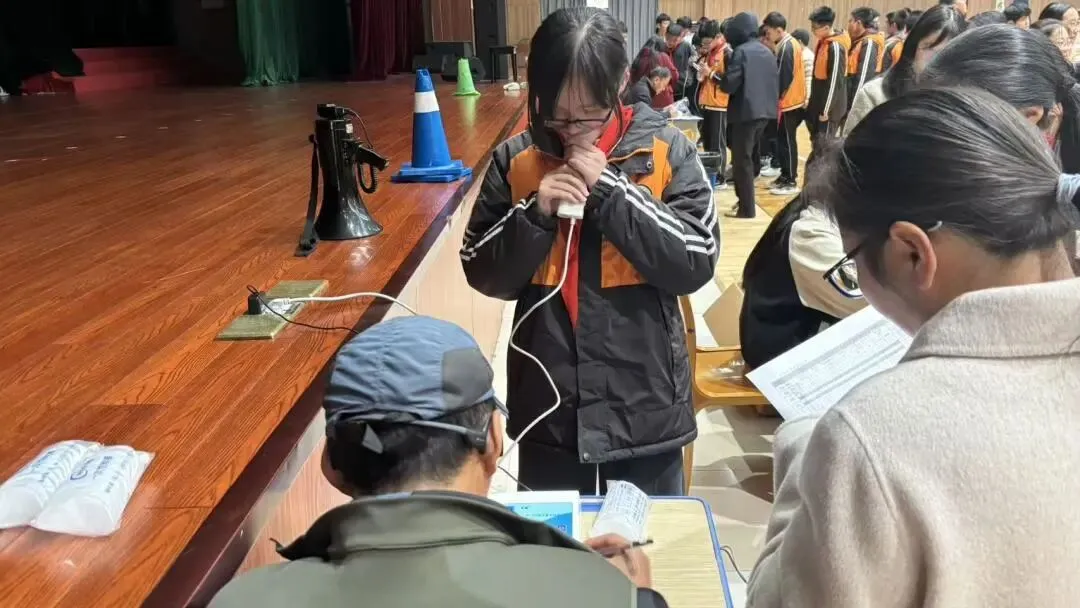 中考模拟战鼓响,体质测试号角鸣——上虞外国语学校九年级体育模拟与八年级体质健康测试侧记 第7张
