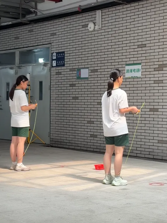 超10万人选择足球和一分钟跳绳,广州中考体育考试今天开考,今年新增扣分要求 第6张
