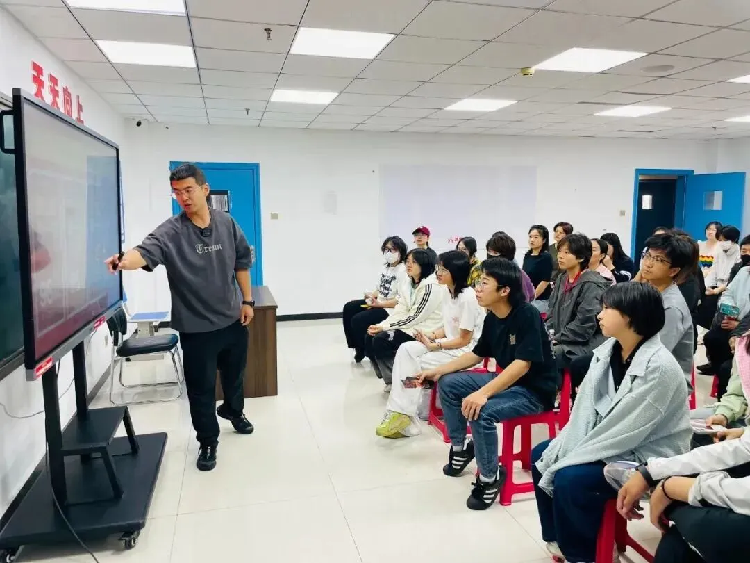 2026美术中考模拟考复盘来袭!中考冲刺关键信息都在这场分析会里 第10张