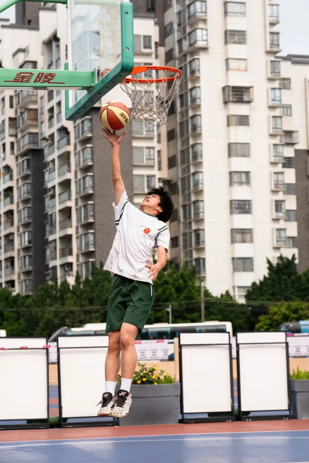 “燃”动赛场!直击2026广州中考体育首日:“三小球”火热出圈,AI全程护航 第7张