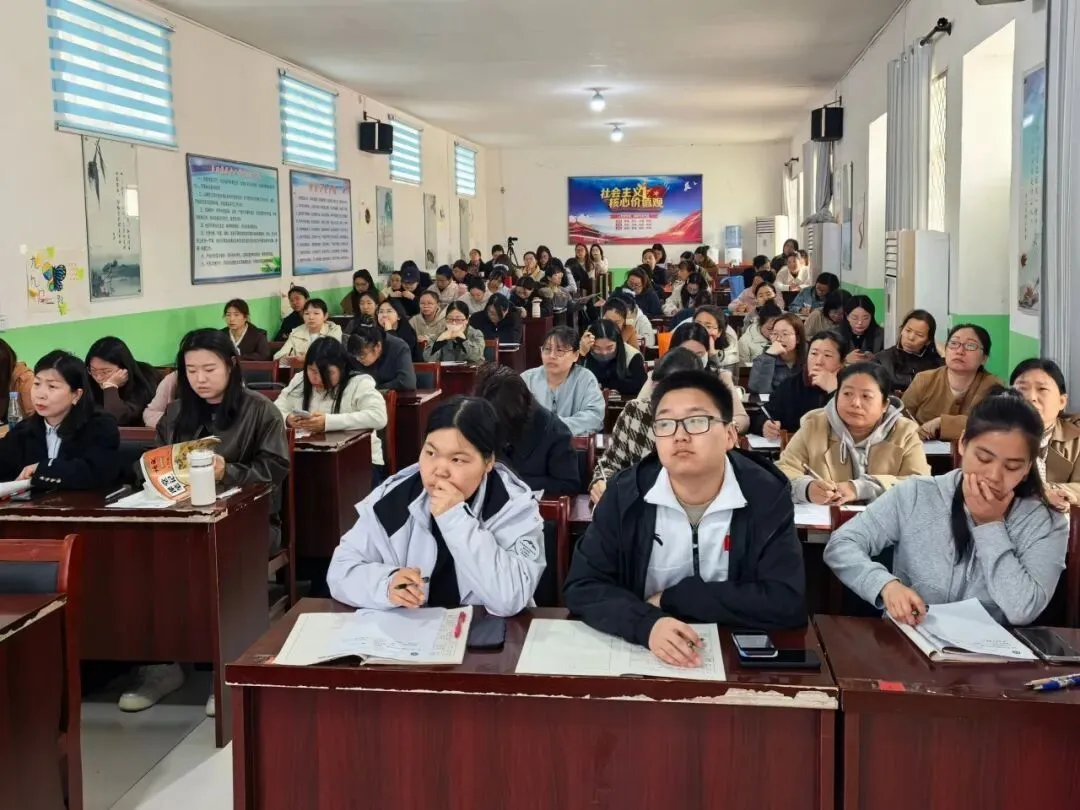 聚焦中考命题趋势 共研作文备考策略——临漳县“县培系列”初中语文专场培训圆满举行 第12张