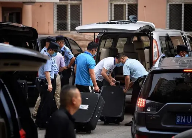 20年前“偷走”高考试卷,记下答案后参加考试,看到考题愣住了! 第2张