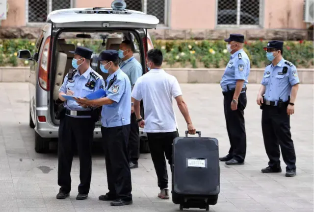 20年前“偷走”高考试卷,记下答案后参加考试,看到考题愣住了! 第7张