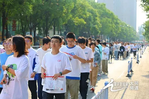 中考启幕 青春逐梦 大同万名学子挥毫书华章 第5张