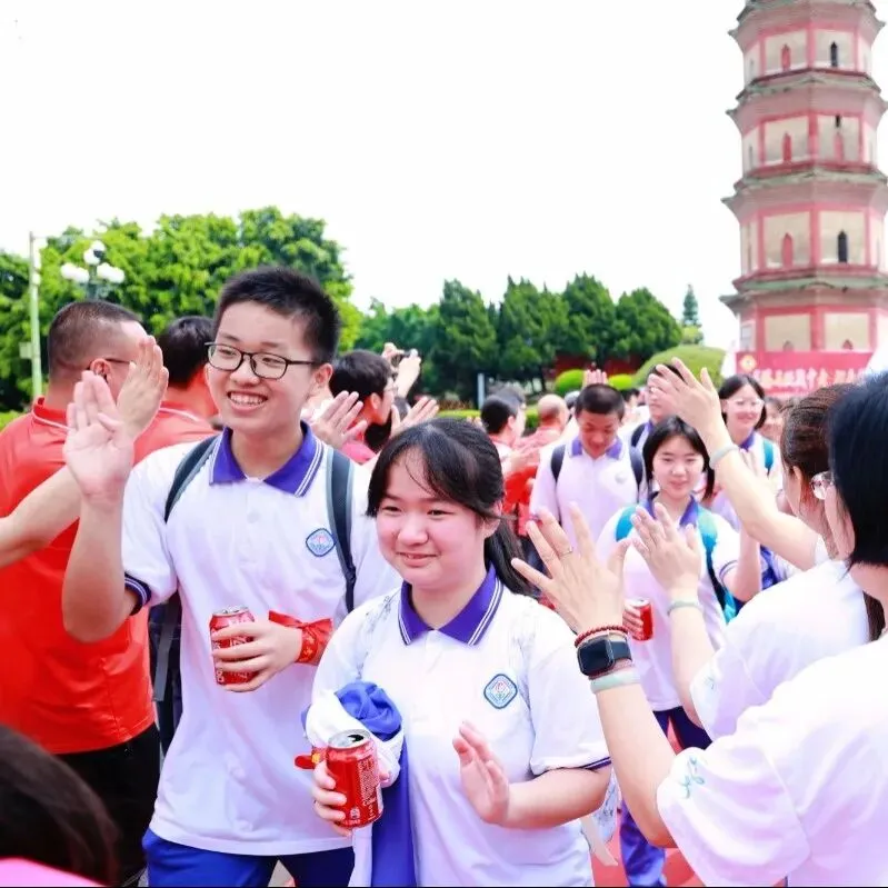龙腾马跃战中考 问鼎莲峰筑辉煌--广州市第十六中学东华实验学校2026年初三级誓师大会 第20张