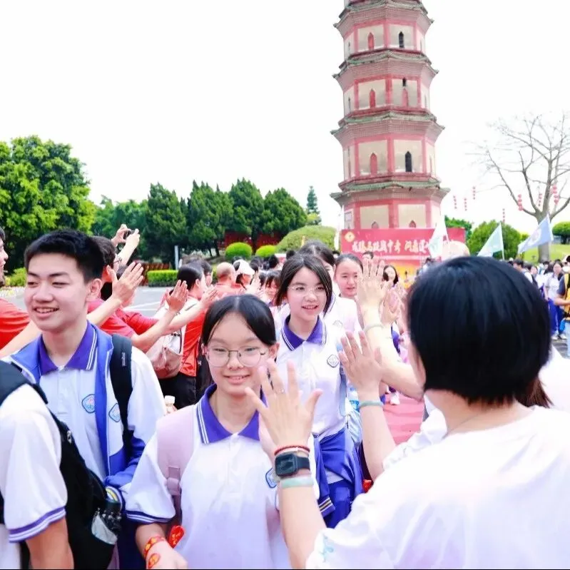 龙腾马跃战中考 问鼎莲峰筑辉煌--广州市第十六中学东华实验学校2026年初三级誓师大会 第21张