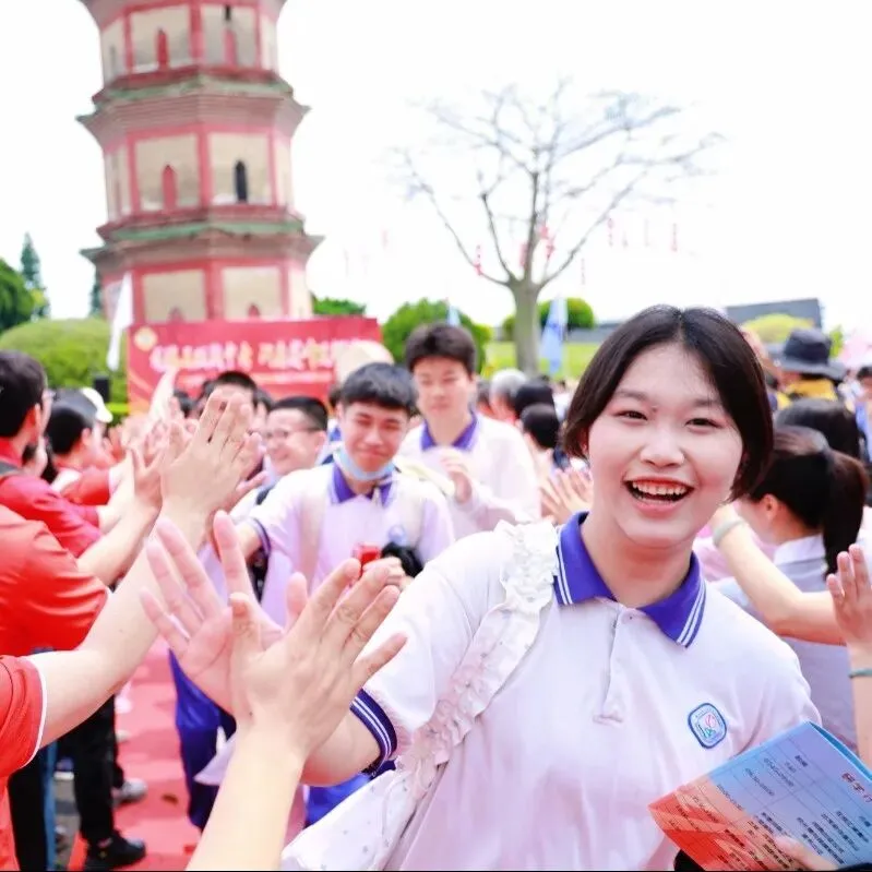 龙腾马跃战中考 问鼎莲峰筑辉煌--广州市第十六中学东华实验学校2026年初三级誓师大会 第23张