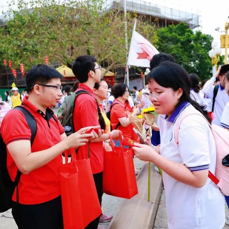 龙腾马跃战中考 问鼎莲峰筑辉煌--广州市第十六中学东华实验学校2026年初三级誓师大会 第26张