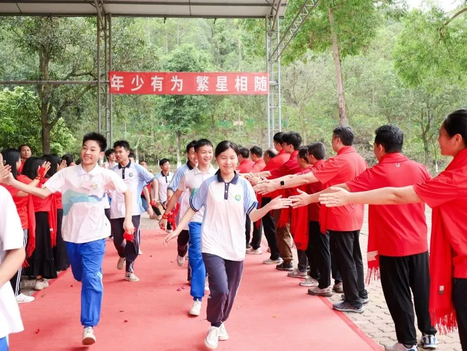 策马扬鞭战中考,奋楫笃行赴山海——金本中学初三级中考誓师研学活动 第153张