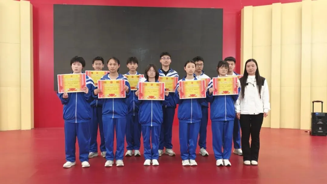 燃情冲刺,决战中考!——内黄县东方中学九年级中考冲刺动员大会圆满举行 第4张 燃情冲刺,决战中考!——内黄县东方中学九年级中考冲刺动员大会圆满举行 第4张