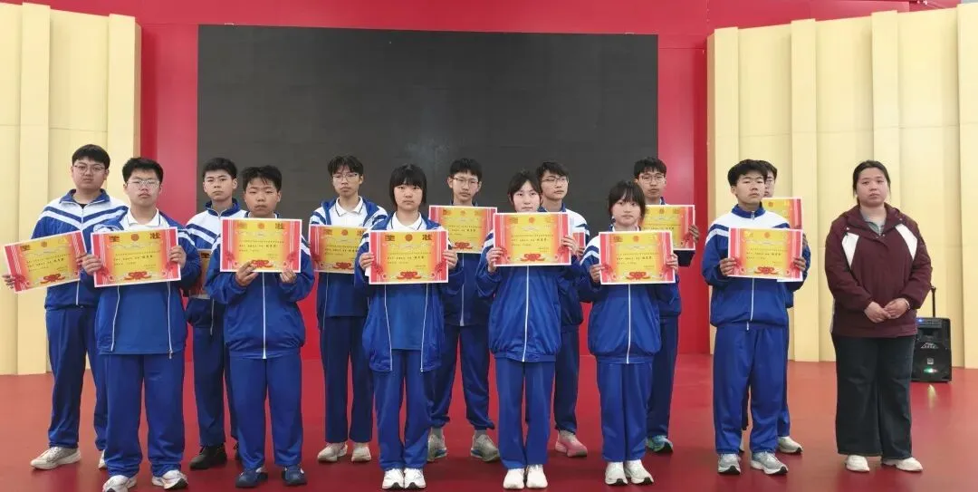 燃情冲刺,决战中考!——内黄县东方中学九年级中考冲刺动员大会圆满举行 第6张 燃情冲刺,决战中考!——内黄县东方中学九年级中考冲刺动员大会圆满举行 第6张