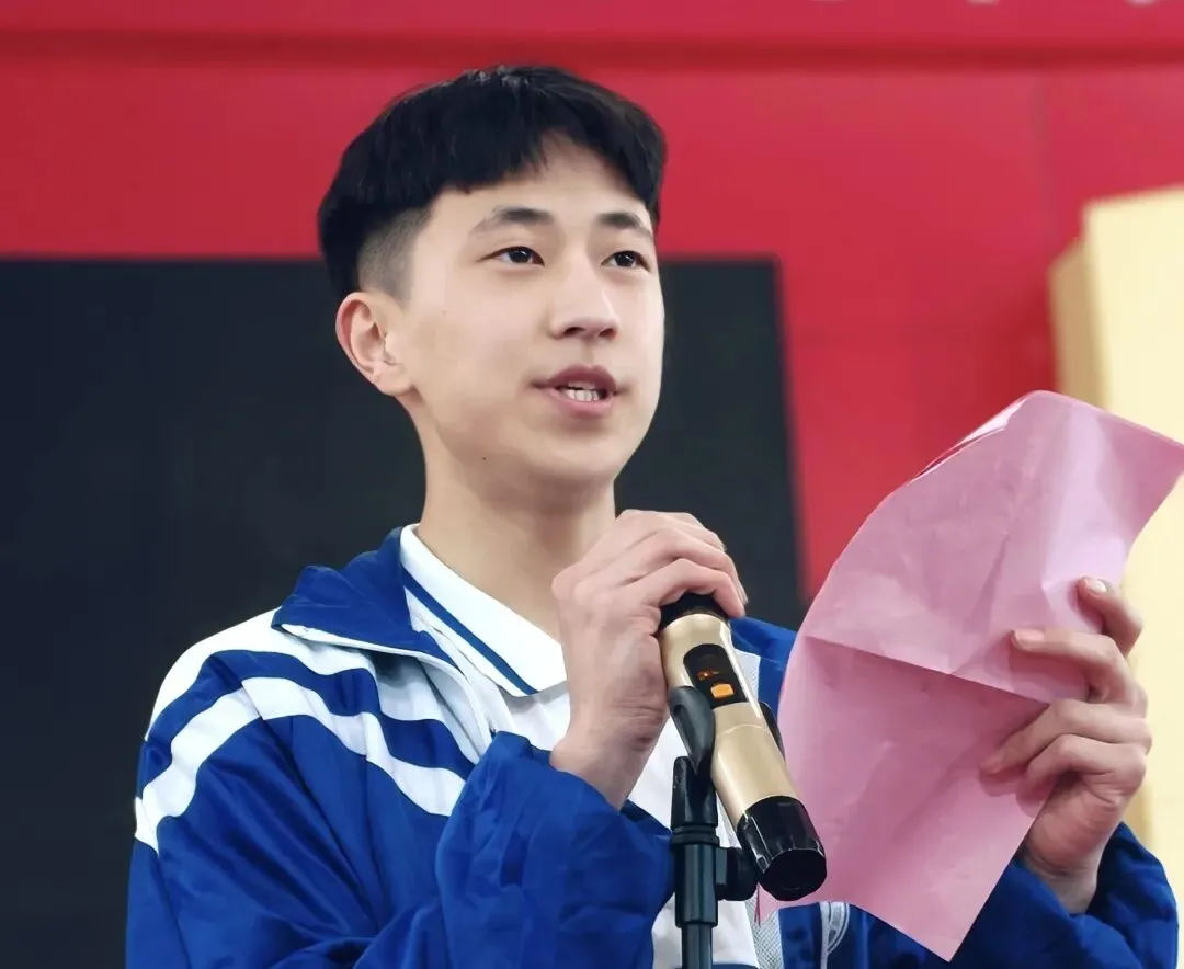 燃情冲刺,决战中考!——内黄县东方中学九年级中考冲刺动员大会圆满举行 第14张 燃情冲刺,决战中考!——内黄县东方中学九年级中考冲刺动员大会圆满举行 第14张