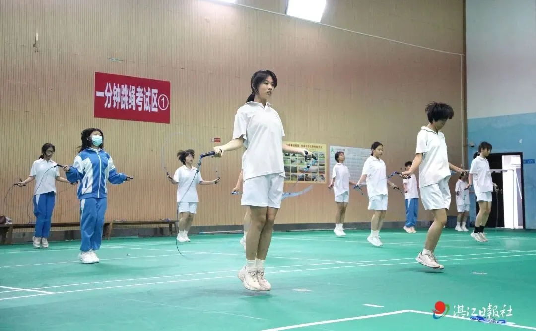 2026年湛江体育中考开考:必考项目“降标” 选考项目“扩容” 第8张