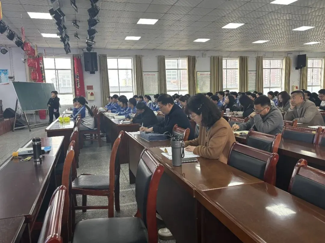 精研一模明方向 聚力备考启新程|汝阳县中考化学一模成绩分析暨第二轮复习备课研讨会在我校圆满举行 第5张 精研一模明方向 聚力备考启新程|汝阳县中考化学一模成绩分析暨第二轮复习备课研讨会在我校圆满举行 第5张