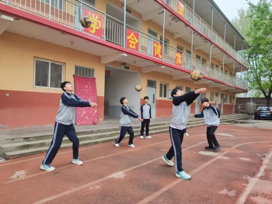 以测促练,备战中考——广平衡实中学九年级中考体育模拟测试圆满开展 第19张 以测促练,备战中考——广平衡实中学九年级中考体育模拟测试圆满开展 第19张