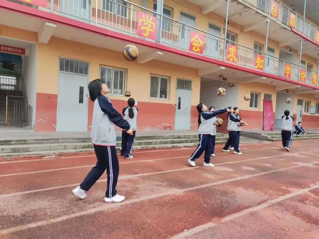 以测促练,备战中考——广平衡实中学九年级中考体育模拟测试圆满开展 第21张 以测促练,备战中考——广平衡实中学九年级中考体育模拟测试圆满开展 第21张