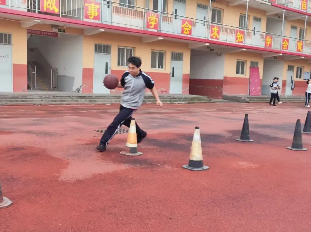 以测促练,备战中考——广平衡实中学九年级中考体育模拟测试圆满开展 第26张 以测促练,备战中考——广平衡实中学九年级中考体育模拟测试圆满开展 第26张