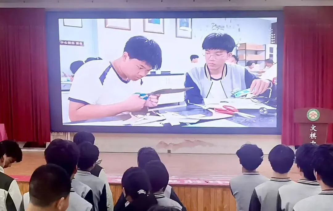 月季润心砺壮志 越己逐光战中考——文棋中学2026届中考冲刺动员大会 第8张 月季润心砺壮志 越己逐光战中考——文棋中学2026届中考冲刺动员大会 第8张