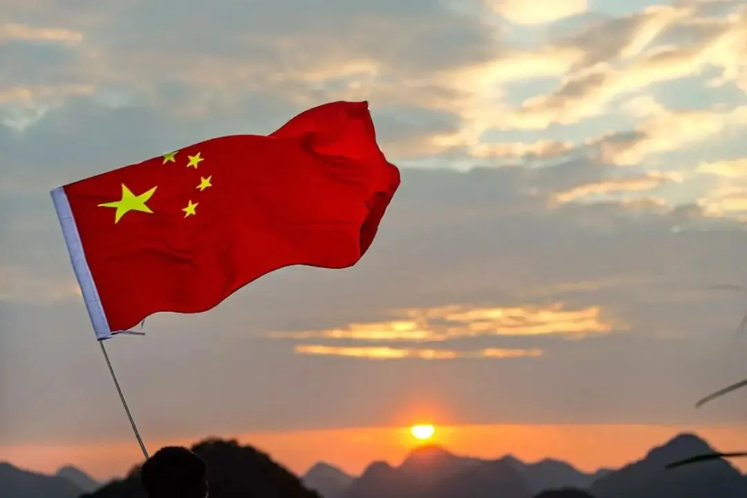 真题解读丨长郡二模作文解析——爱国藏在( )里 第11张