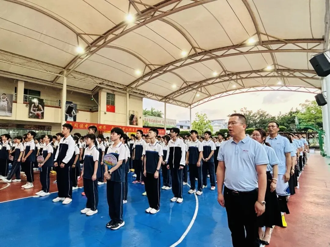 体育中考鸣战鼓,首战必胜创辉煌——2026年谢岗振华学校隆重召开体育动员大会 第5张 体育中考鸣战鼓,首战必胜创辉煌——2026年谢岗振华学校隆重召开体育动员大会 第5张