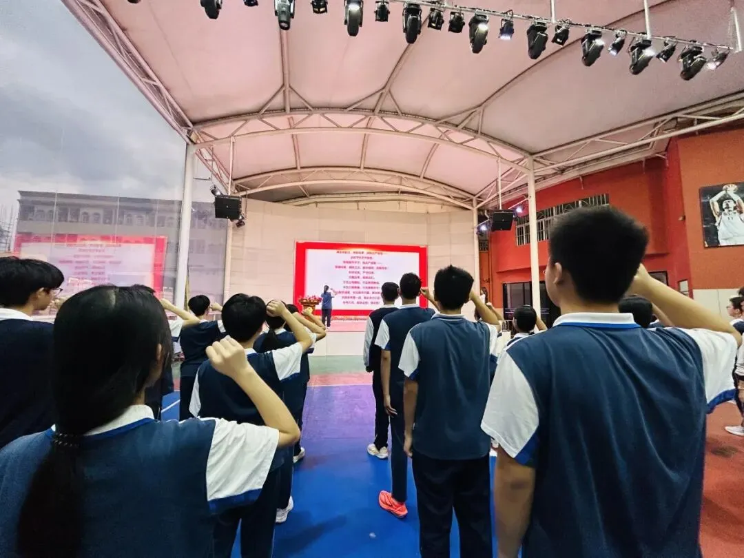 体育中考鸣战鼓,首战必胜创辉煌——2026年谢岗振华学校隆重召开体育动员大会 第14张 体育中考鸣战鼓,首战必胜创辉煌——2026年谢岗振华学校隆重召开体育动员大会 第14张