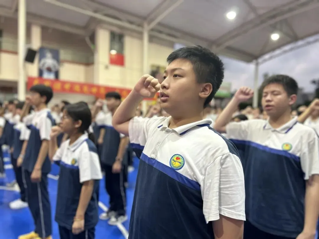 体育中考鸣战鼓,首战必胜创辉煌——2026年谢岗振华学校隆重召开体育动员大会 第15张 体育中考鸣战鼓,首战必胜创辉煌——2026年谢岗振华学校隆重召开体育动员大会 第15张