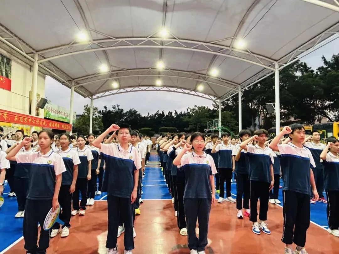 体育中考鸣战鼓,首战必胜创辉煌——2026年谢岗振华学校隆重召开体育动员大会 第17张 体育中考鸣战鼓,首战必胜创辉煌——2026年谢岗振华学校隆重召开体育动员大会 第17张