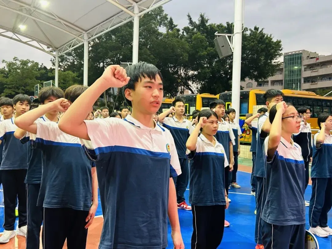 体育中考鸣战鼓,首战必胜创辉煌——2026年谢岗振华学校隆重召开体育动员大会 第18张 体育中考鸣战鼓,首战必胜创辉煌——2026年谢岗振华学校隆重召开体育动员大会 第18张