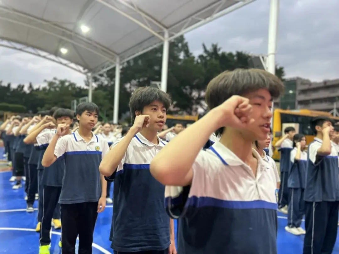 体育中考鸣战鼓,首战必胜创辉煌——2026年谢岗振华学校隆重召开体育动员大会 第19张 体育中考鸣战鼓,首战必胜创辉煌——2026年谢岗振华学校隆重召开体育动员大会 第19张