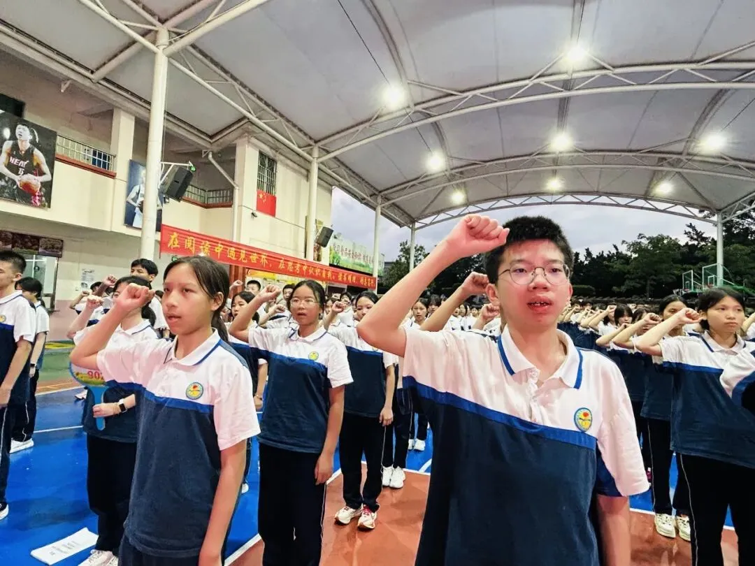 体育中考鸣战鼓,首战必胜创辉煌——2026年谢岗振华学校隆重召开体育动员大会 第20张 体育中考鸣战鼓,首战必胜创辉煌——2026年谢岗振华学校隆重召开体育动员大会 第20张