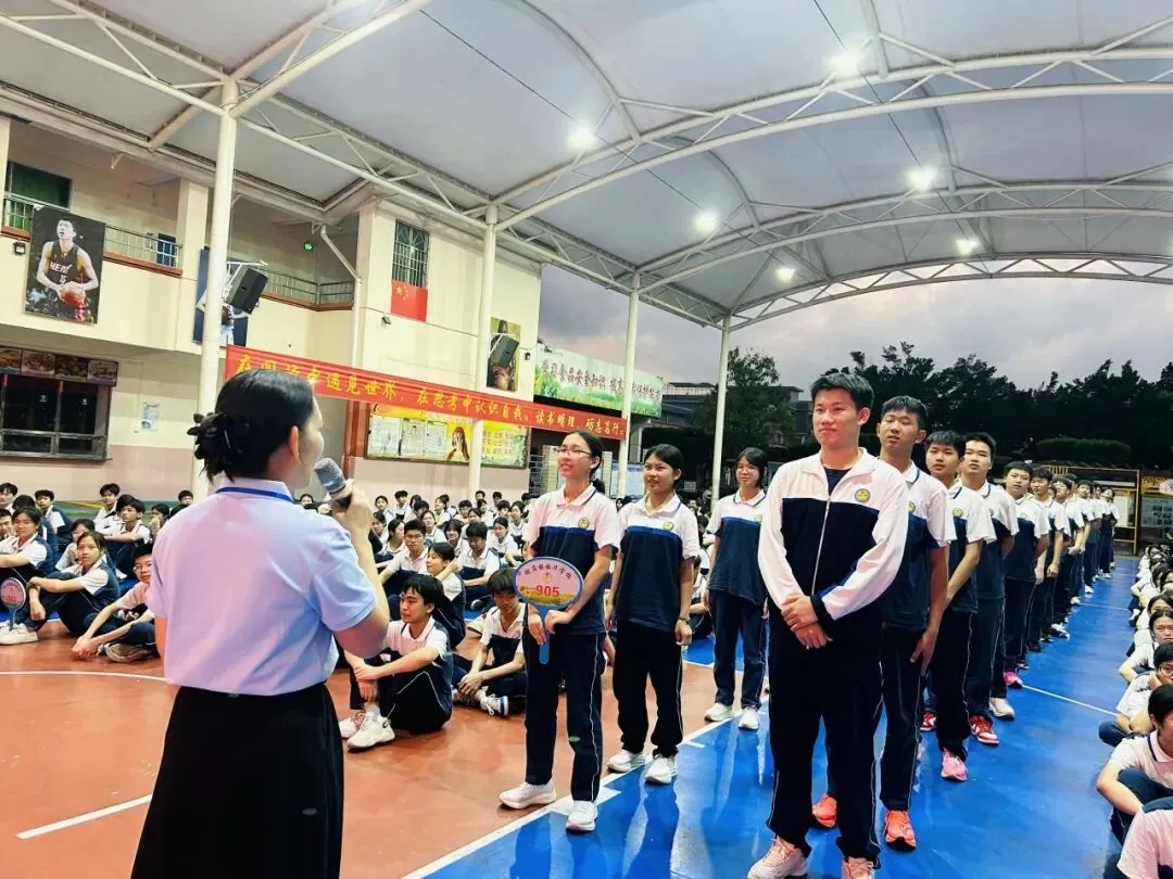 体育中考鸣战鼓,首战必胜创辉煌——2026年谢岗振华学校隆重召开体育动员大会 第25张 体育中考鸣战鼓,首战必胜创辉煌——2026年谢岗振华学校隆重召开体育动员大会 第25张