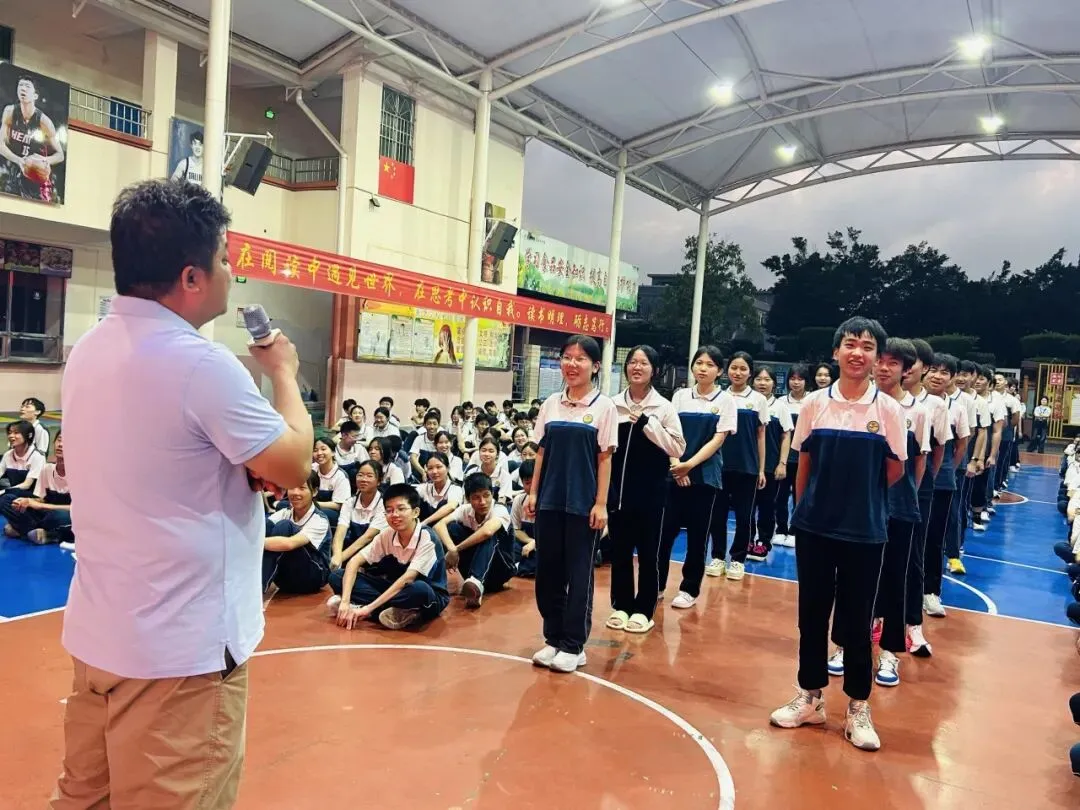 体育中考鸣战鼓,首战必胜创辉煌——2026年谢岗振华学校隆重召开体育动员大会 第26张 体育中考鸣战鼓,首战必胜创辉煌——2026年谢岗振华学校隆重召开体育动员大会 第26张