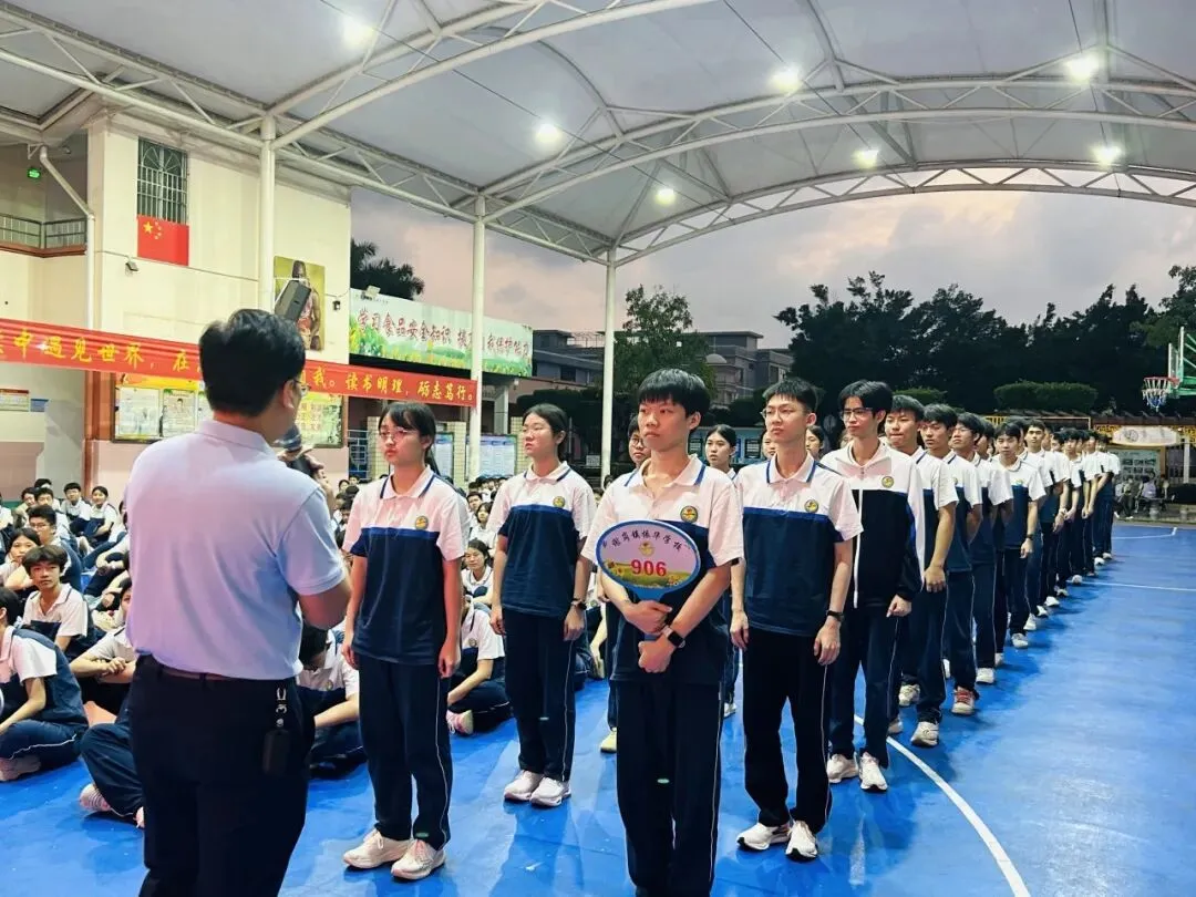 体育中考鸣战鼓,首战必胜创辉煌——2026年谢岗振华学校隆重召开体育动员大会 第27张 体育中考鸣战鼓,首战必胜创辉煌——2026年谢岗振华学校隆重召开体育动员大会 第27张