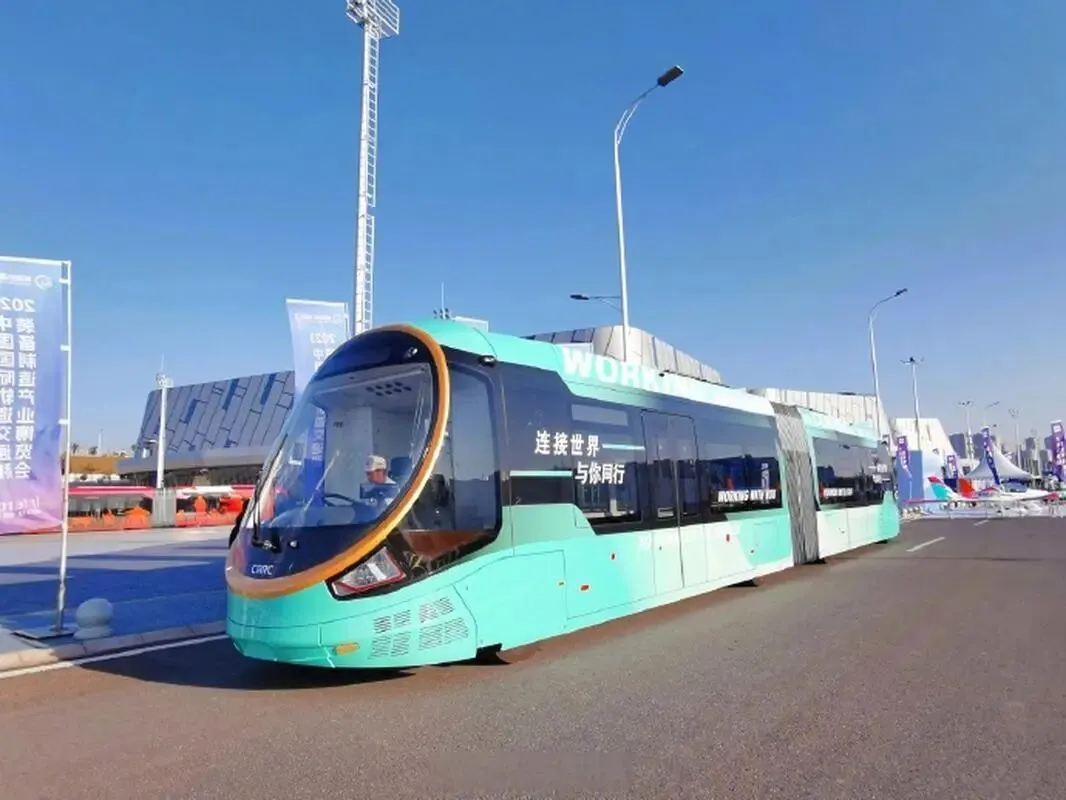 【中考阅读指导】没有铁轨的列车——智轨列车(沈羡云)四川广安2025 第5张