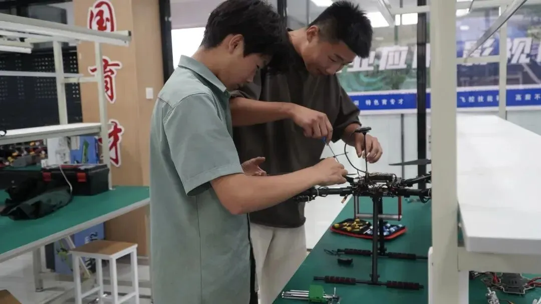 职言直语丨中考二三百分?别慌!这个“飞”起来的专业,可能是孩子最好的出路 第2张