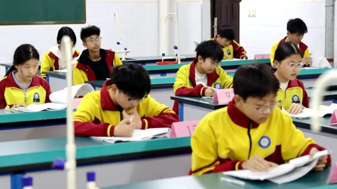 夯实实操功底全力备战中考——内乡菊潭学校有序开展理化生实验考前演练 第4张