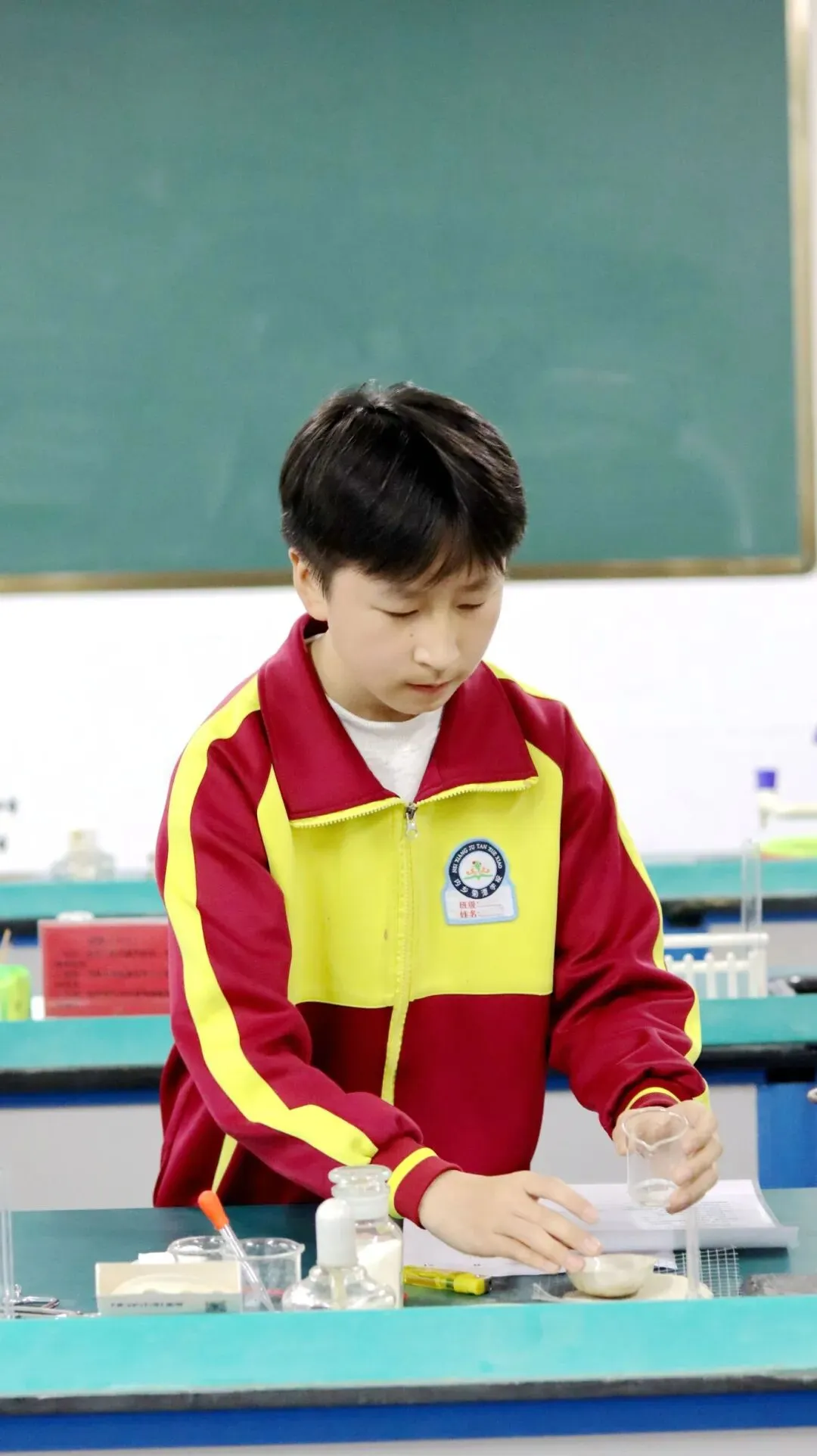 夯实实操功底全力备战中考——内乡菊潭学校有序开展理化生实验考前演练 第14张