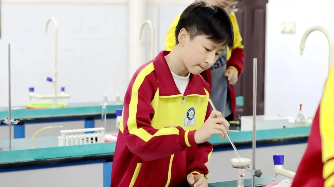 夯实实操功底全力备战中考——内乡菊潭学校有序开展理化生实验考前演练 第15张