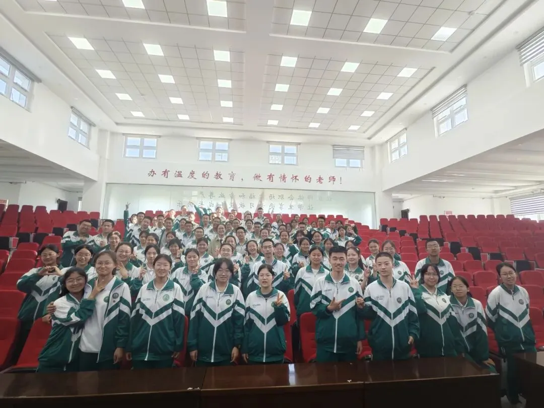 朋辈伴行逐梦未来,把脉问诊决胜中考——瓜州二中圆满举办“清北朋辈伴行”系列活动 第2张