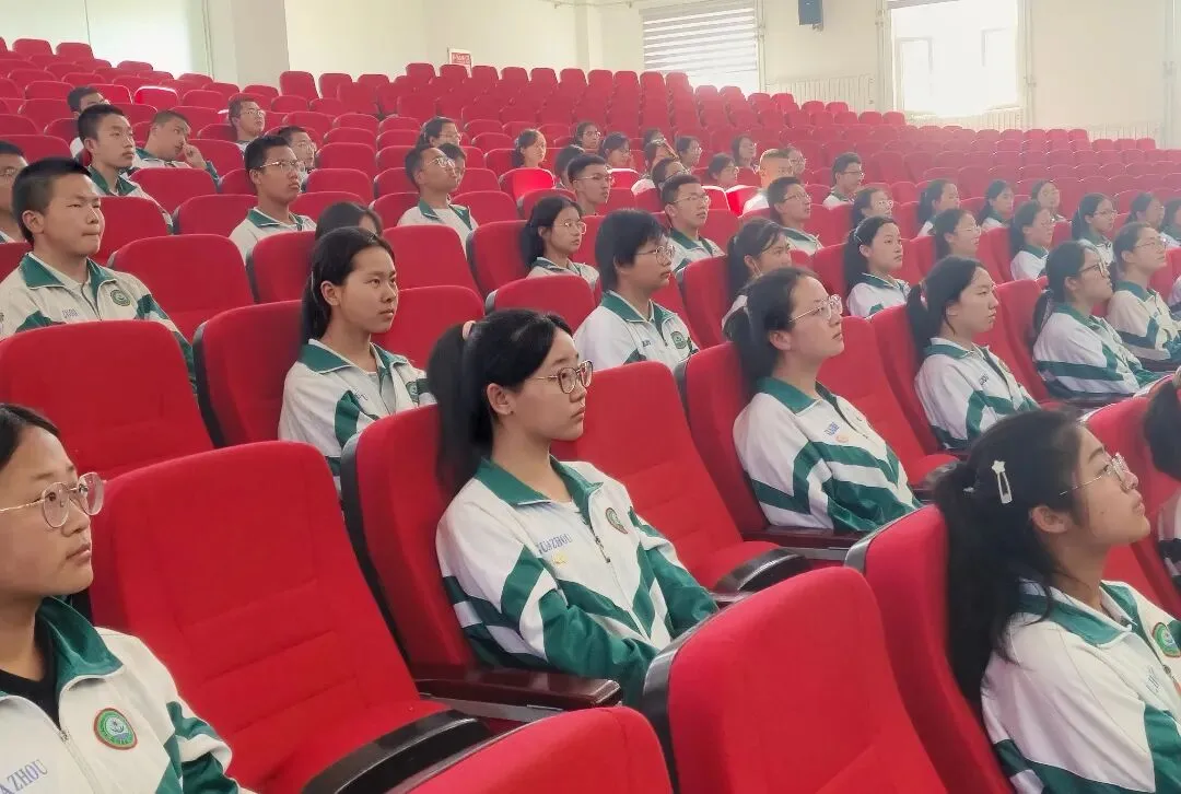 朋辈伴行逐梦未来,把脉问诊决胜中考——瓜州二中圆满举办“清北朋辈伴行”系列活动 第12张