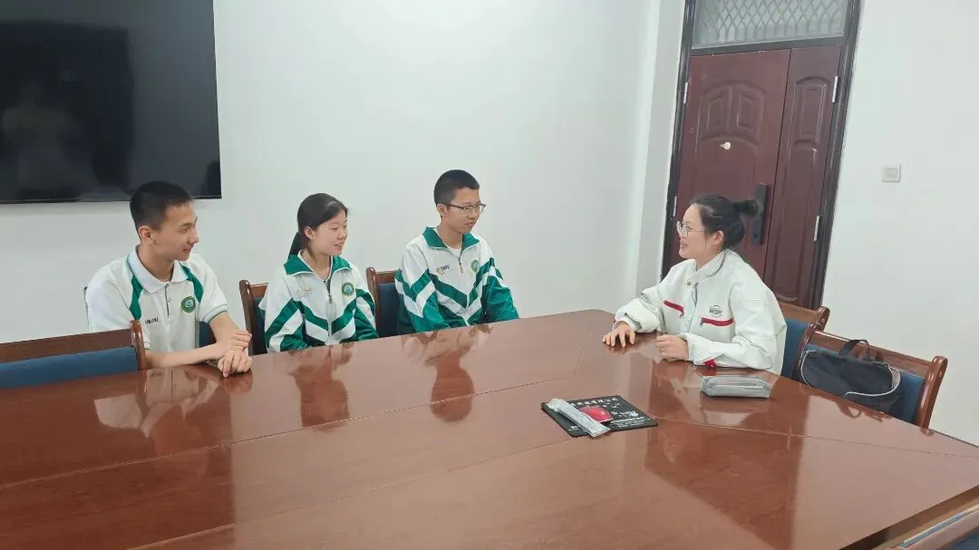 朋辈伴行逐梦未来,把脉问诊决胜中考——瓜州二中圆满举办“清北朋辈伴行”系列活动 第16张