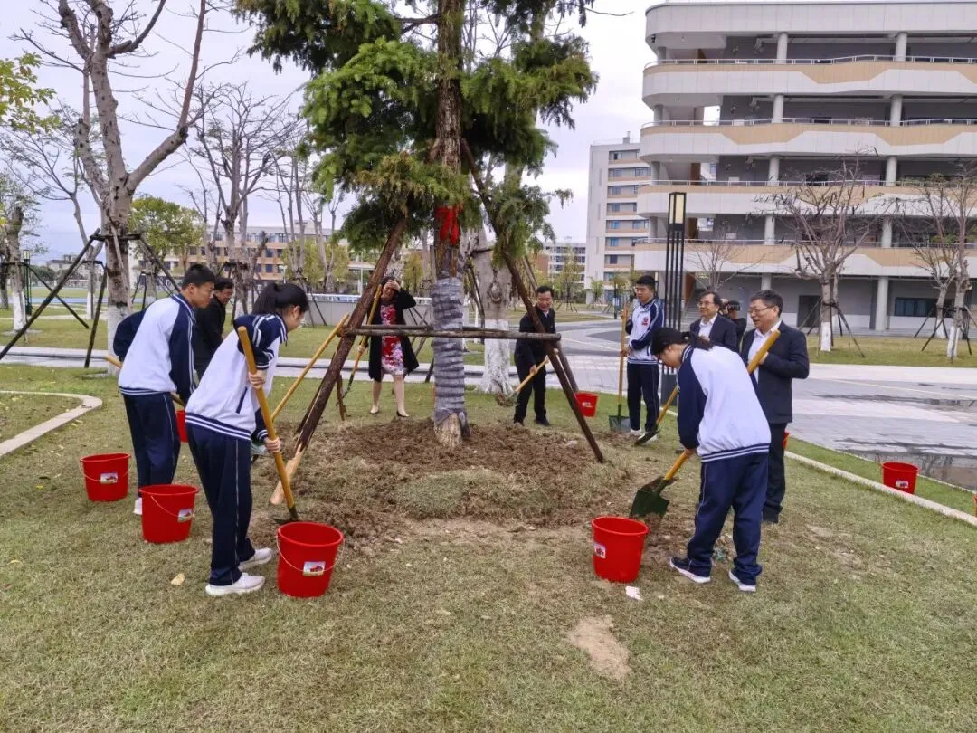 15岁从莆一中考上大学!莆籍院士重返母校,做这件事→ 第5张