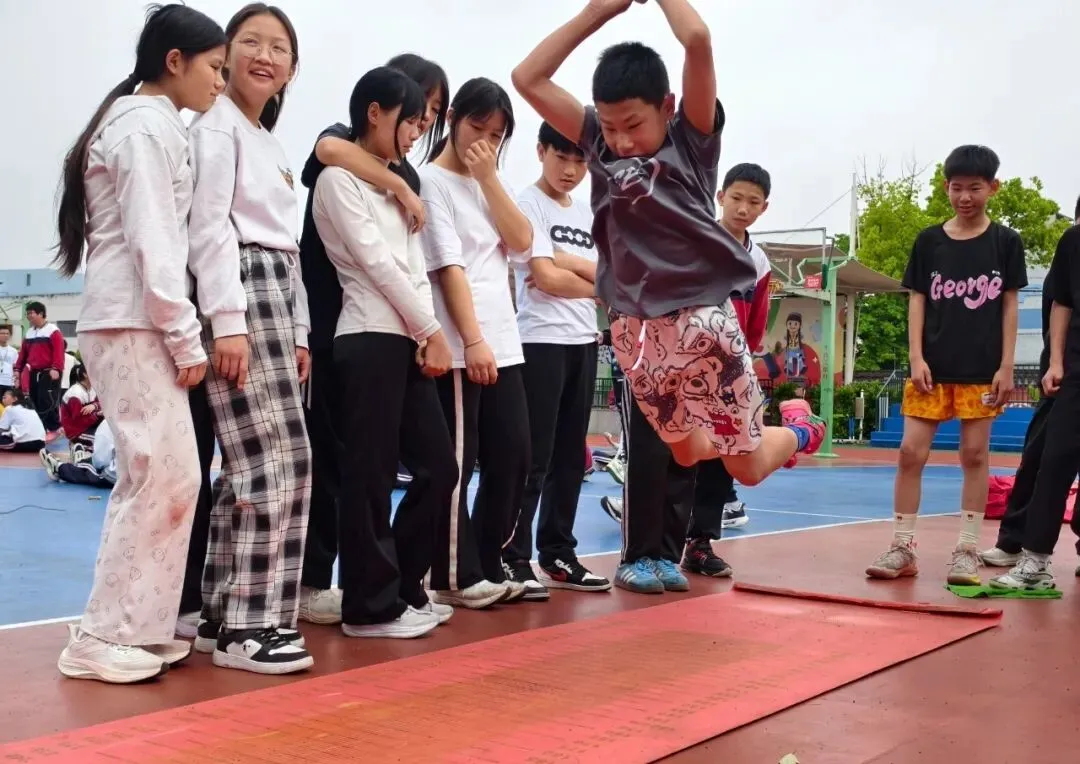 激扬青春 备战中考——曹娥街道中塘学校第四届达标运动会暨九年级体育模拟考圆满举行 第1张