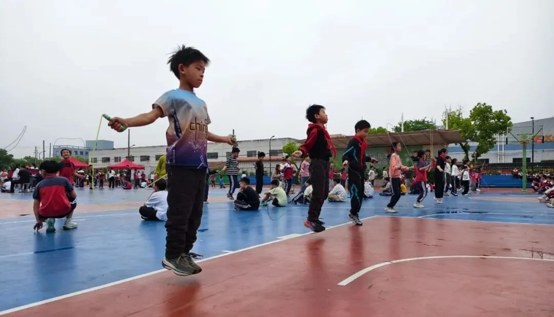 激扬青春 备战中考——曹娥街道中塘学校第四届达标运动会暨九年级体育模拟考圆满举行 第5张