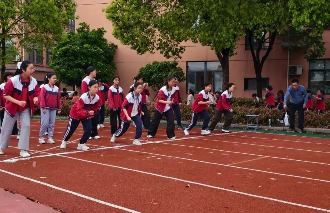 激扬青春 备战中考——曹娥街道中塘学校第四届达标运动会暨九年级体育模拟考圆满举行 第6张