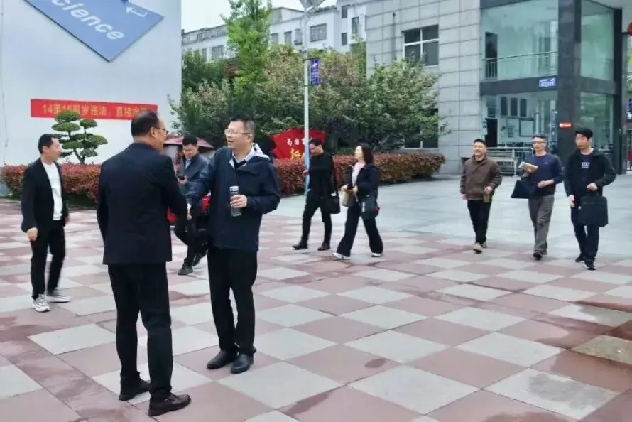 研思赋能迎中考,校际携手促提升——信阳九中教研团队莅临淮滨一中精准指导备考工作 第3张