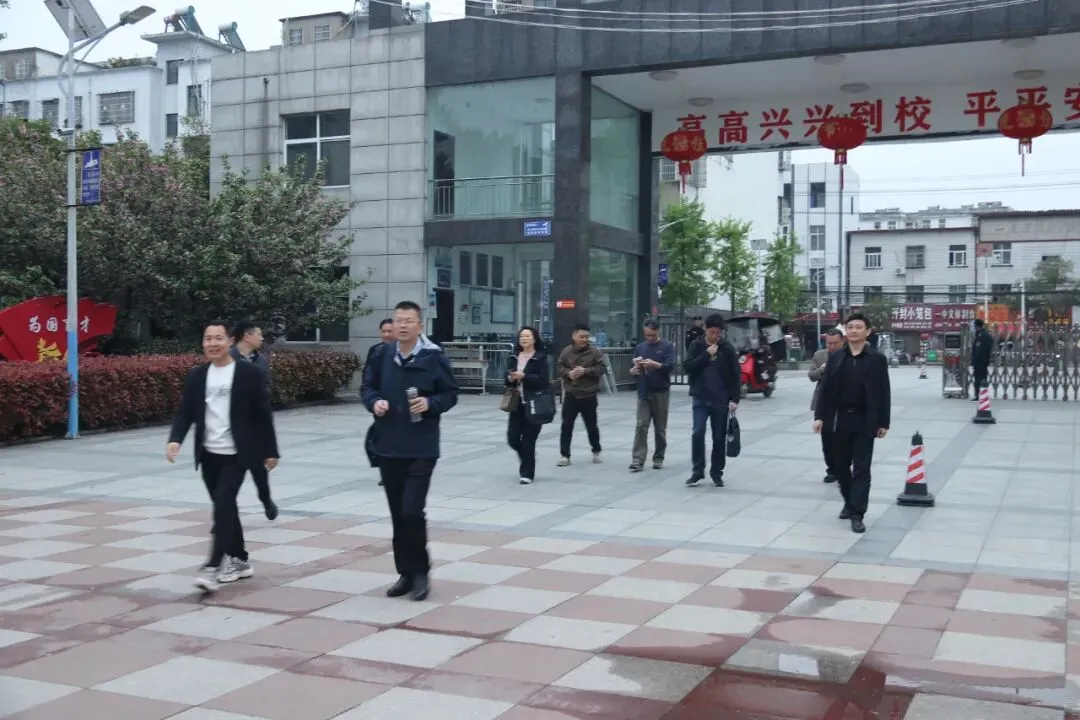 研思赋能迎中考,校际携手促提升——信阳九中教研团队莅临淮滨一中精准指导备考工作 第4张