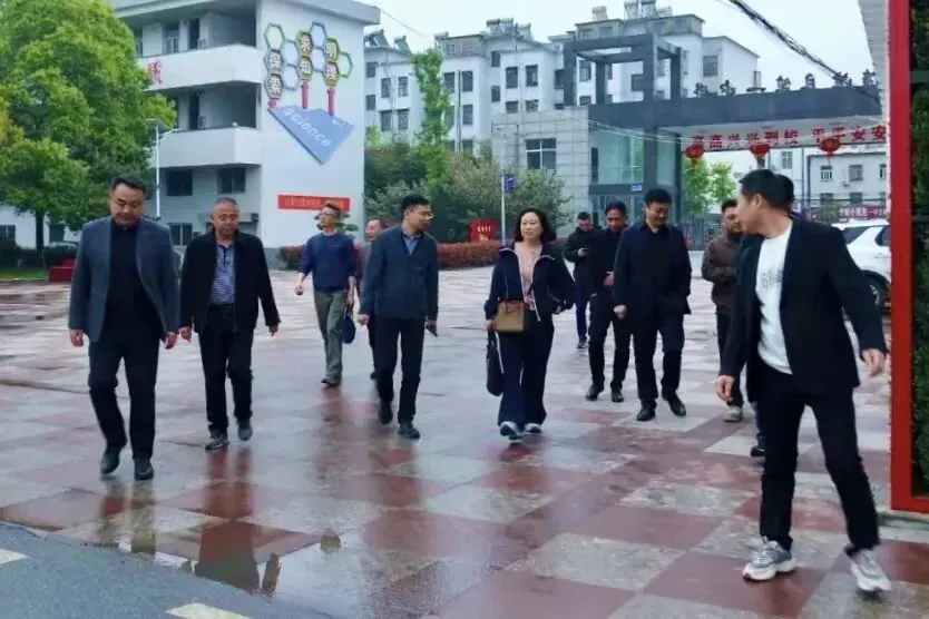 研思赋能迎中考,校际携手促提升——信阳九中教研团队莅临淮滨一中精准指导备考工作 第5张