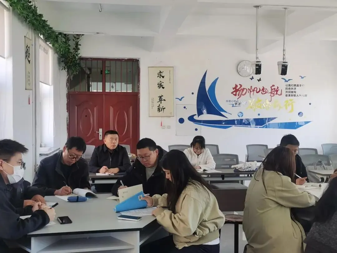 备战中考 教研先行——莫旗教育研修中心组织召开中考研讨会 第3张